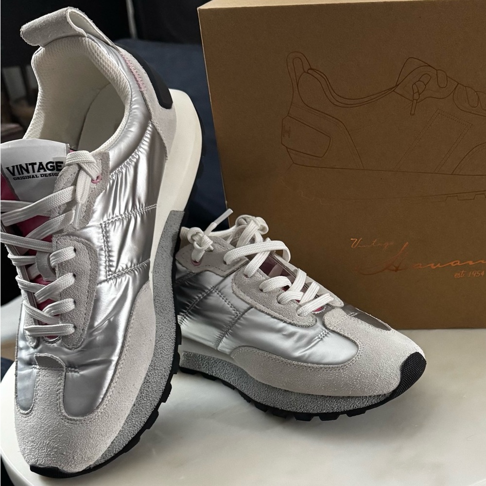 VINTAGE HAVANA -SNEAKERS-Miles 3.
Brand. New and in original box!